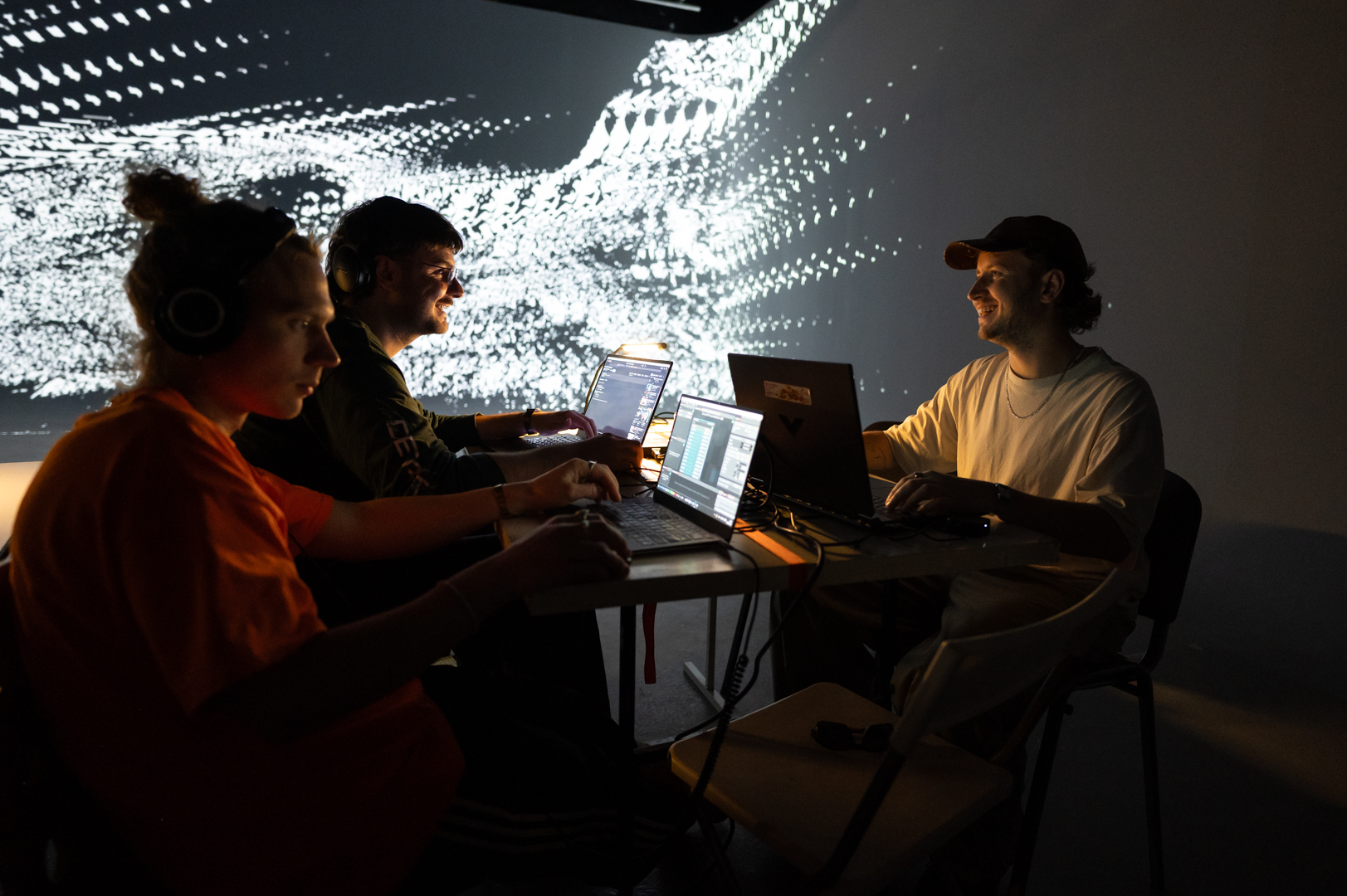 LABOS IMMERSIFS, AADN, creation hybride et art immersif, cultures numériques, expérience immersive